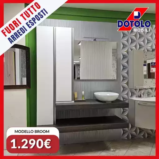 Fuori tutto arredi esposti Fuori tutto arredi esposti